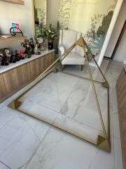 Demir Meditasyon Piramidi